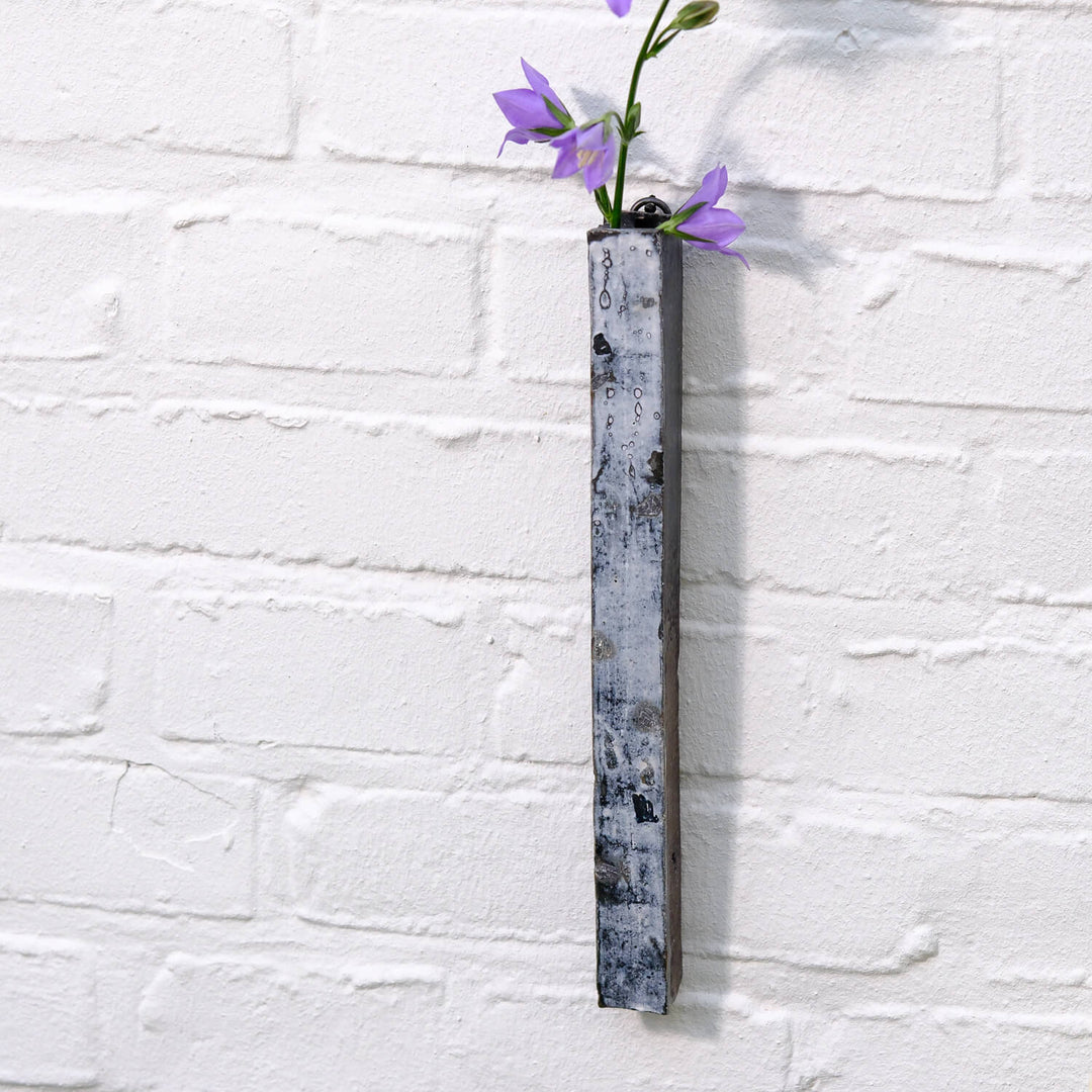 Tomoko Iwata, Wandvase, schwarz | japanische Keramik (TI36)