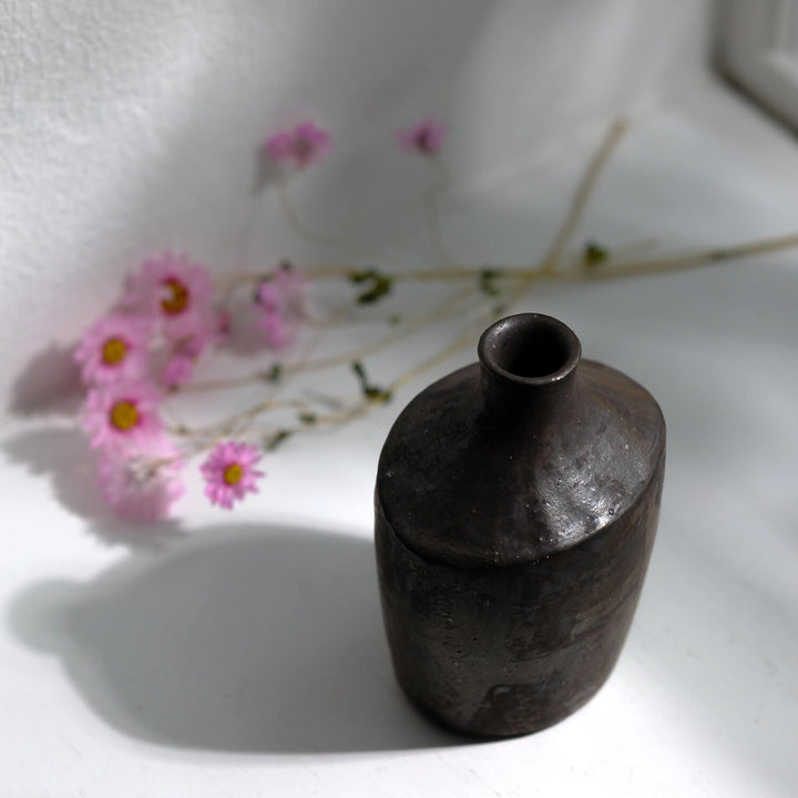 Tomoko Iwata, Vase Flasche, klein, schwarz braun | japanische Keramik (TI37)