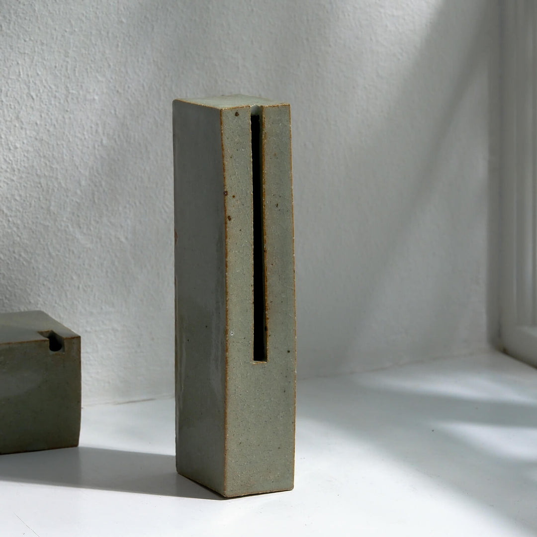 Tomoko Iwata, Vase, Ziegelform lang | japanische Keramik, grün (TI40)