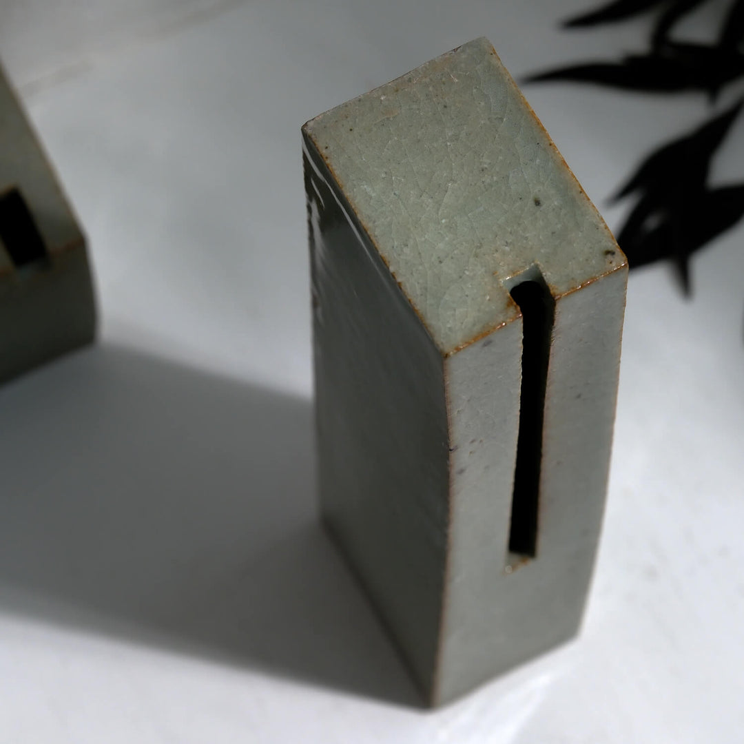 Tomoko Iwata, Vase, Ziegelform lang | japanische Keramik, grün (TI40)