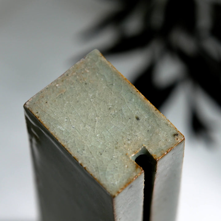 Tomoko Iwata, Vase, Ziegelform lang | japanische Keramik, grün (TI40)