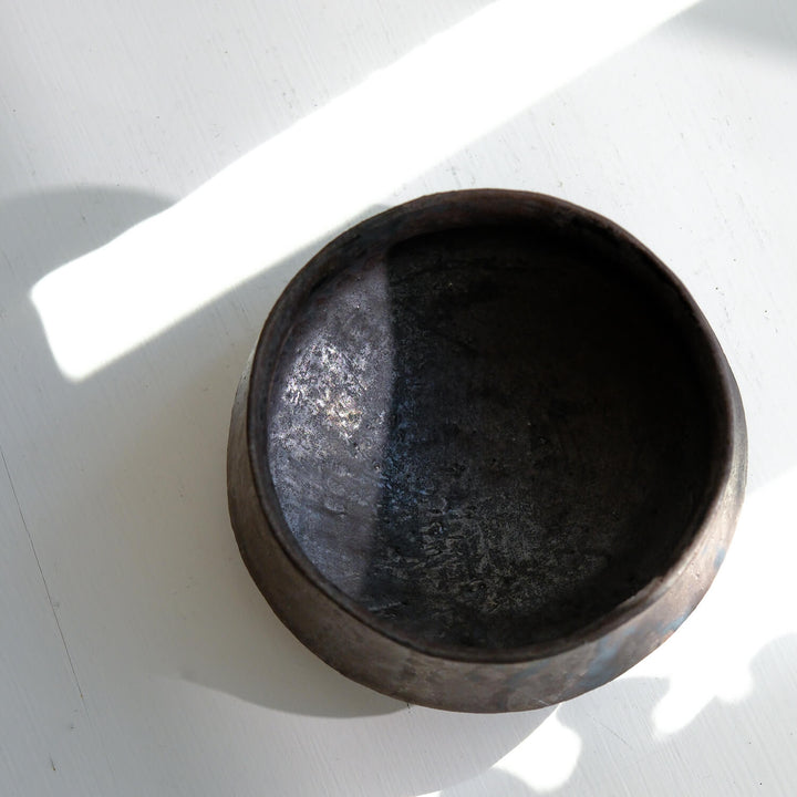 Tomoko Iwata, Schale, schwarz | japanische Keramik (TI42)