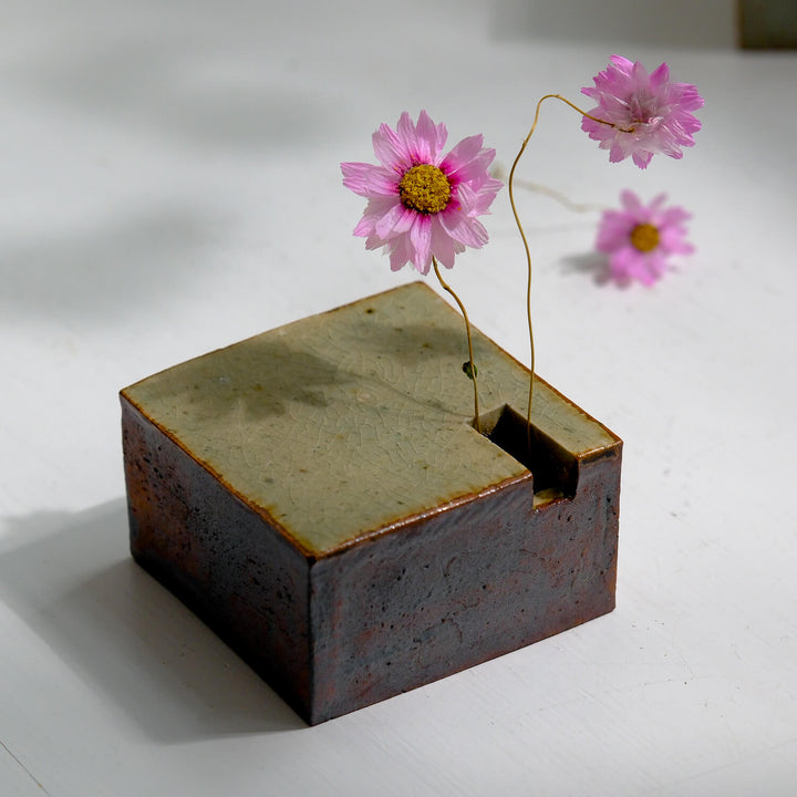 Tomoko Iwata, Vase, Quader flach, grün / braun | japanische Keramik (TI44)