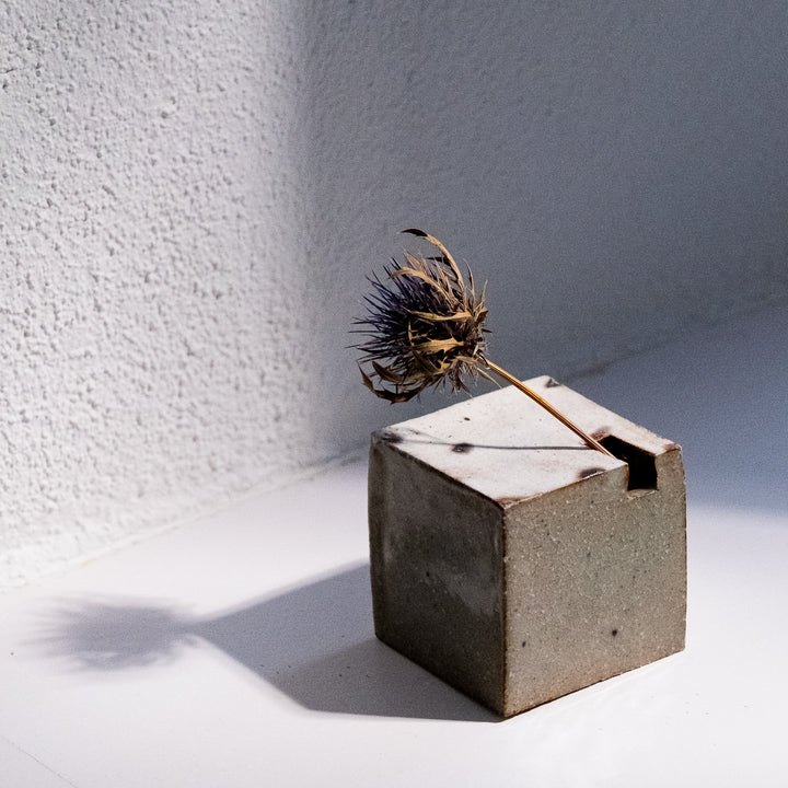 Tomoko Iwata, vase, cube, white/ green | Japanese ceramics (TI02)