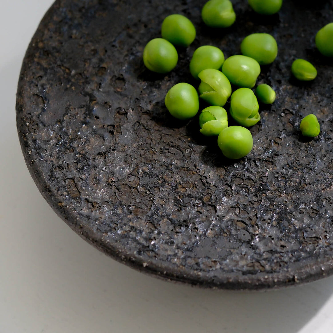 Kikuchi Toru, plate | Japanese ceramics, black (KT17)