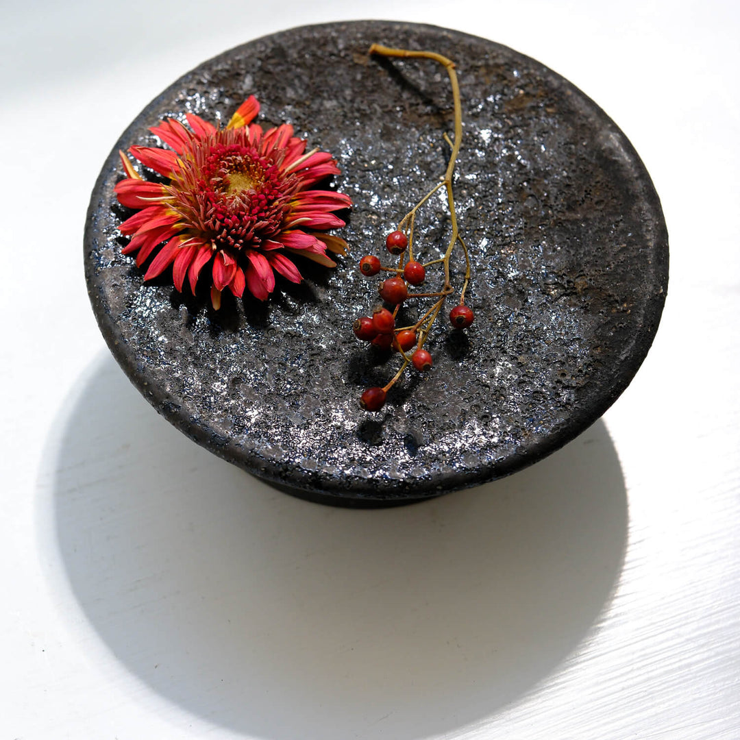 Kikuchi Toru, plate | Japanese ceramics, black (KT17)