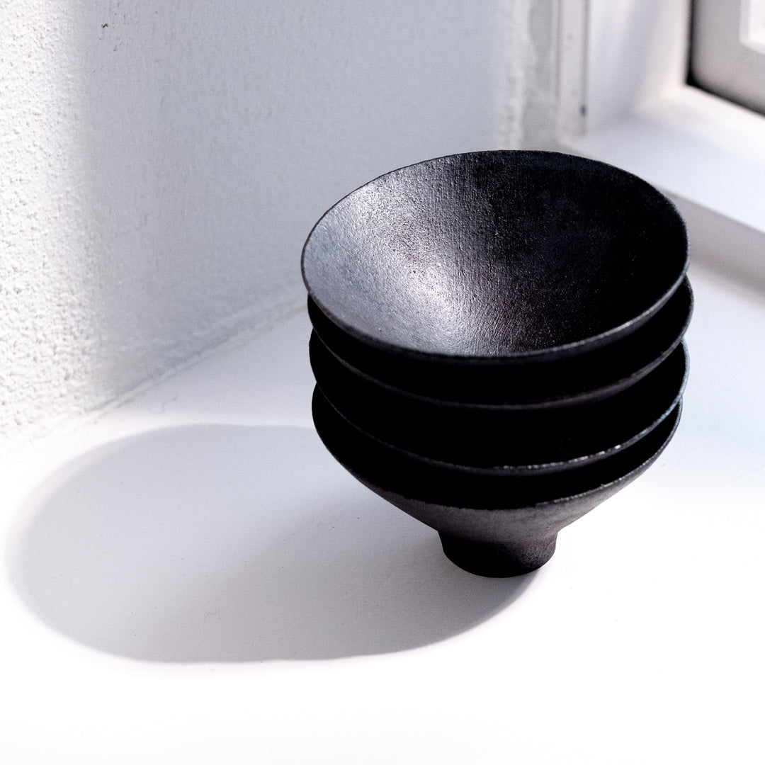 Toshifumi Tashiro, small bowl, black | Japanese ceramics (TT06)