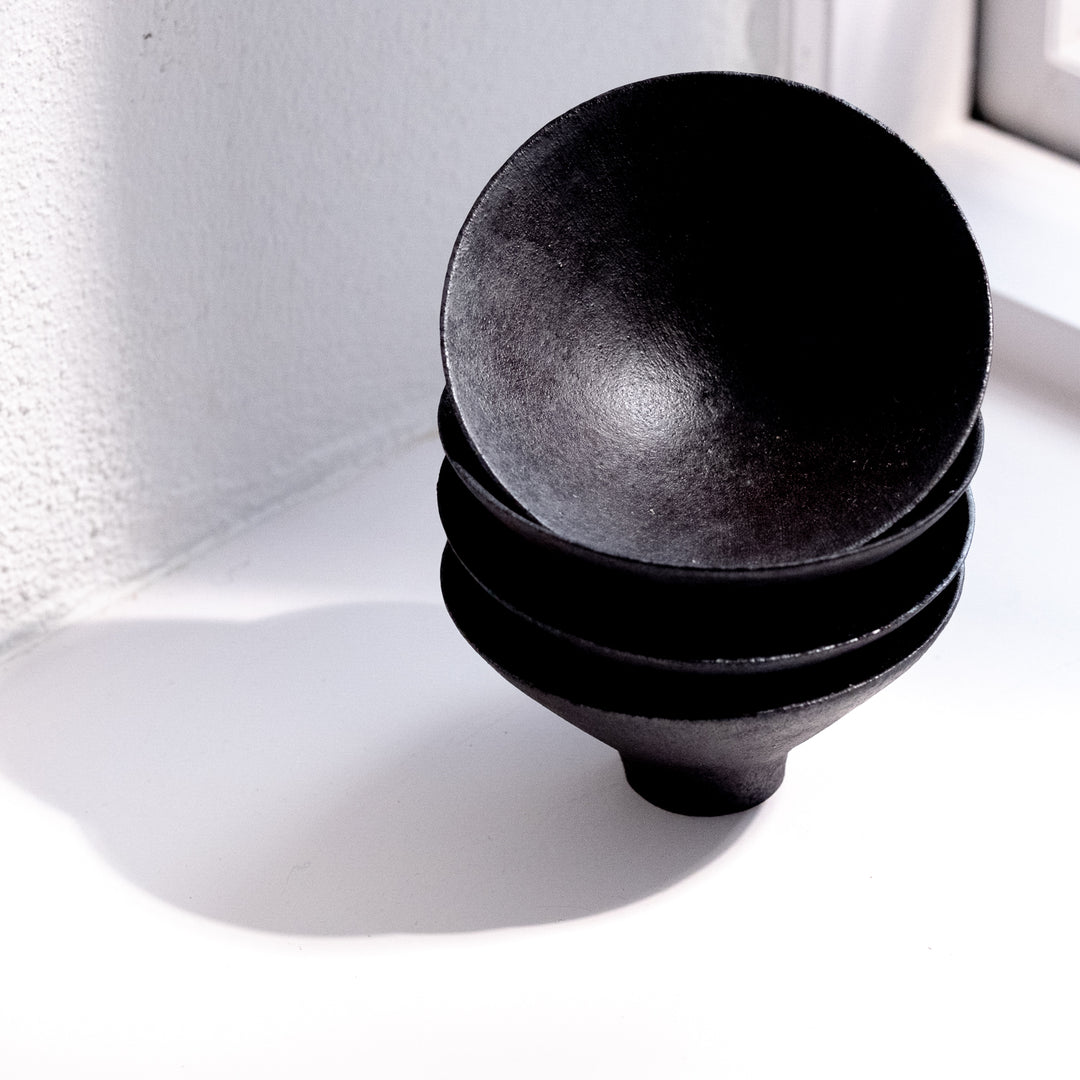 Toshifumi Tashiro, small bowl, black | Japanese ceramics (TT06)