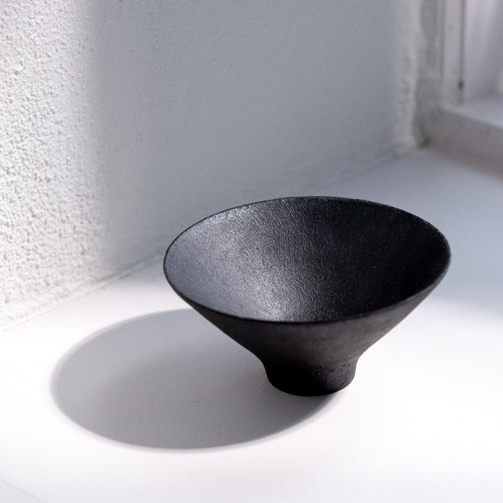 Toshifumi Tashiro, small bowl, black | Japanese ceramics (TT06)