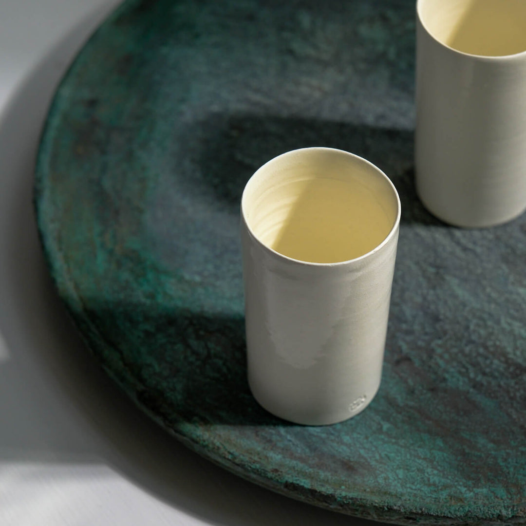 Keramik Becher von Wakahiko Ishikawa, japanische Keramik, zylindrisch , japanischer Ton mit heller Glasur | haptik.de