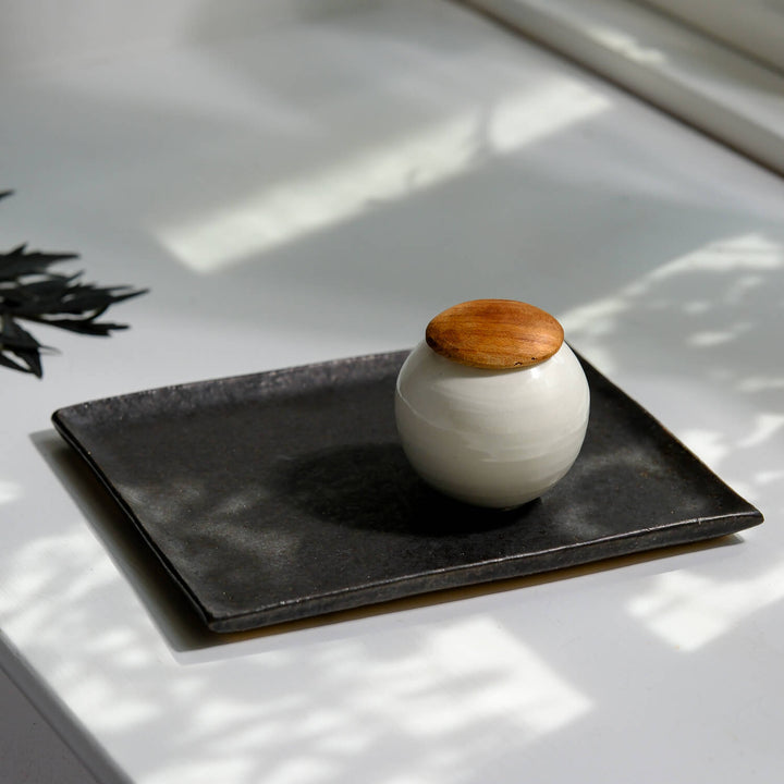 Wakahiko Ishikawa, kleine Dose mit Deckel, japanische Keramik aus Mashiko, weiß (WI08)
