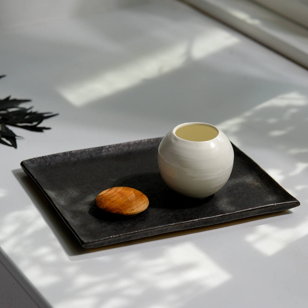 Wakahiko Ishikawa, kleine Dose mit Deckel, japanische Keramik aus Mashiko, weiß (WI08)