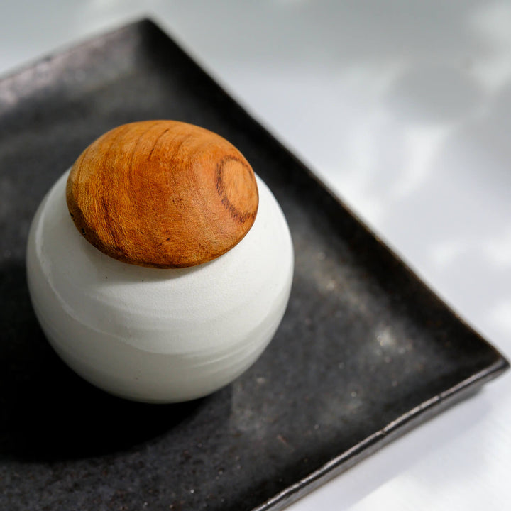 Wakahiko Ishikawa, kleine Dose mit Deckel, japanische Keramik aus Mashiko, weiß (WI08)