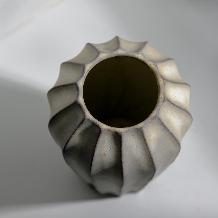 Yumiko Shimoya, Vase, japanische Keramik | Mentori (YS25)