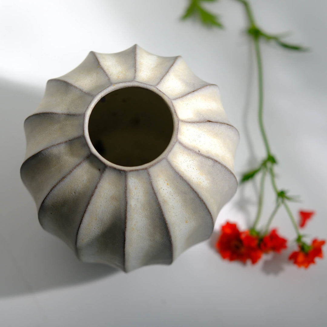 Yumiko Shimoya, Vase, japanische Keramik | Mentori (YS26)