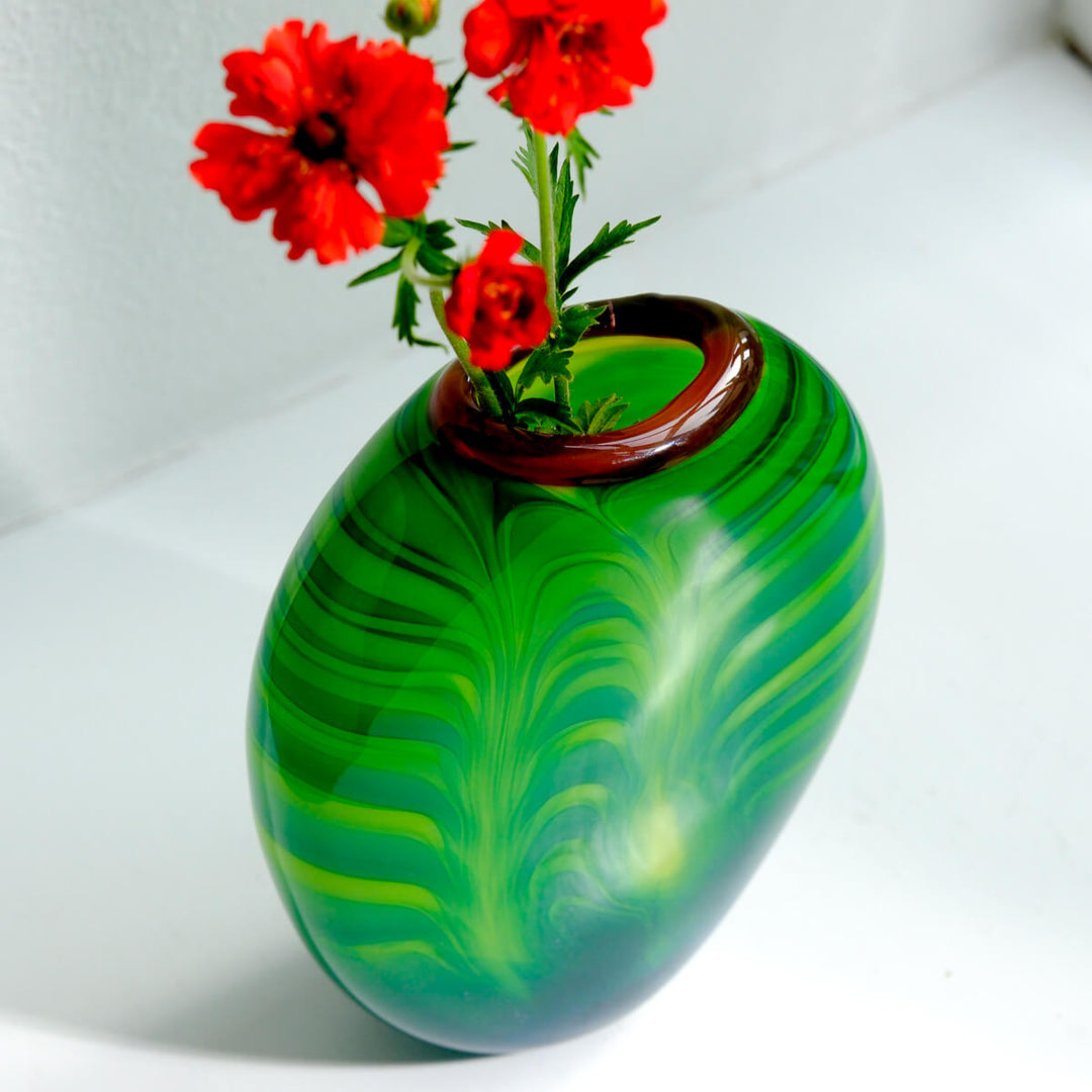 Barbara Ebner von Eschenbach, Glas Vase Ellipse grün | (BE52)