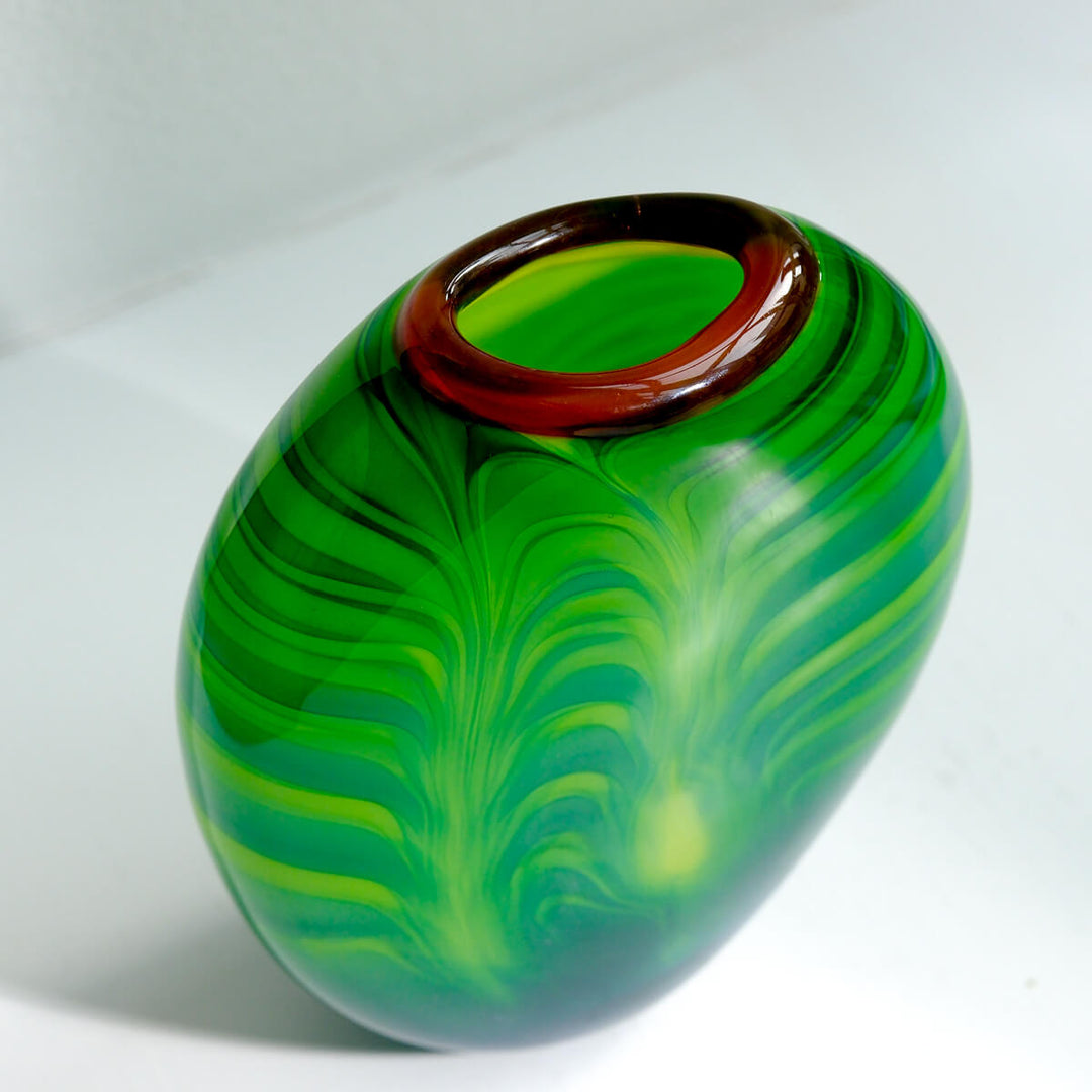 Barbara Ebner von Eschenbach, Glas Vase Ellipse grün | (BE52)