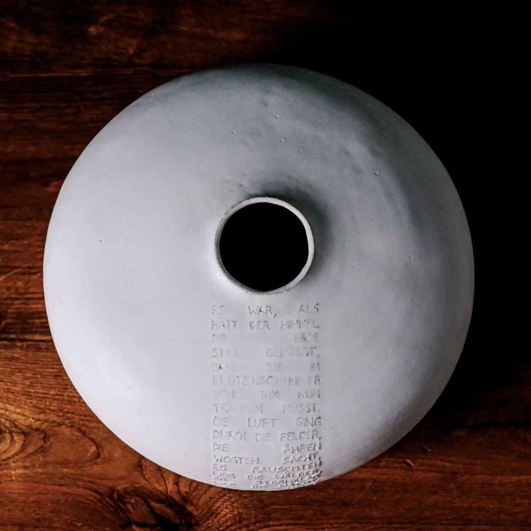 Marie Martin | Keramik Vase mit Gedicht, Mondnacht von Eichendorff, weiß (MC09)