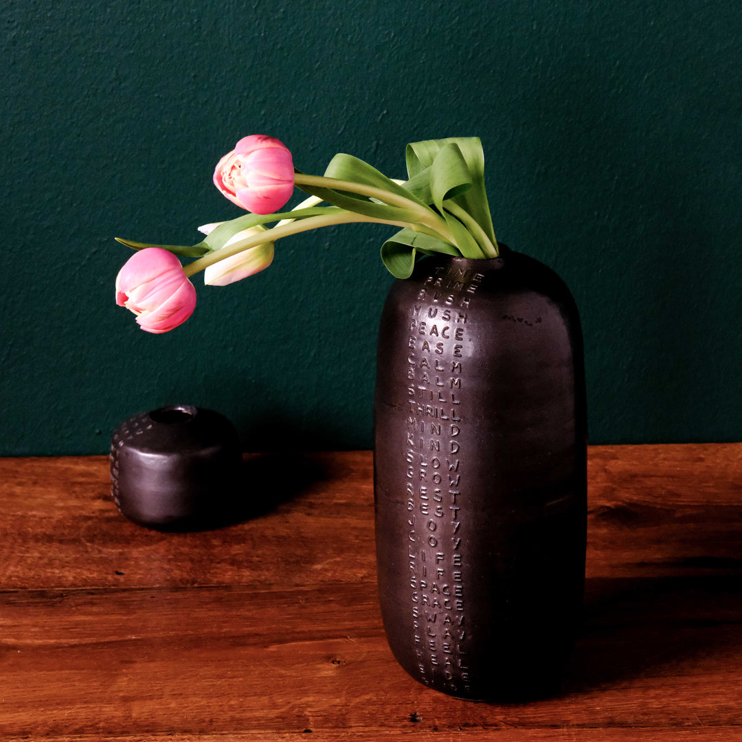 Marie Martin | Keramik Vase mit Reimen, schwarz glasiert (MC11)