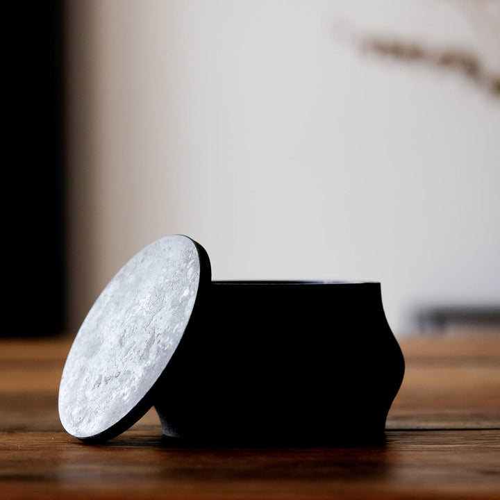 Laurenz Stockner, Dose, schwarzer Stahl, gestaucht | Ø 9 cm (LS14)