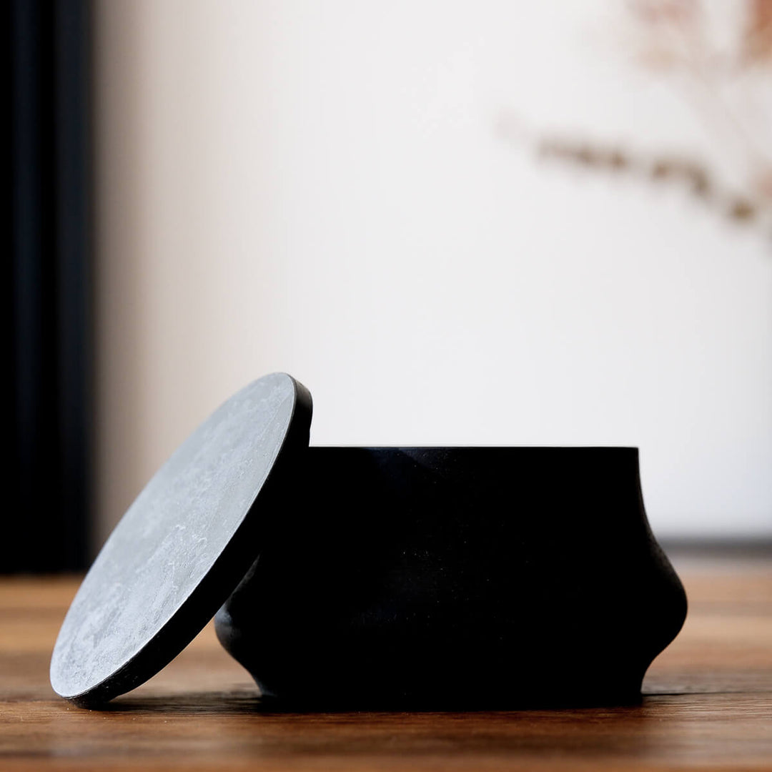 Laurenz Stockner, Dose, schwarzer Stahl, gestaucht | Ø 12,5 cm (LS13)