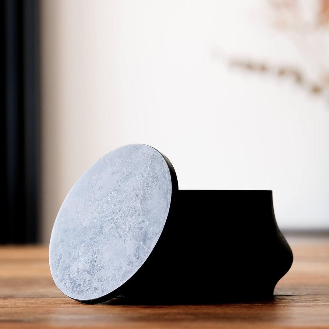 Laurenz Stockner, Dose, schwarzer Stahl, gestaucht | Ø 12,5 cm (LS13)