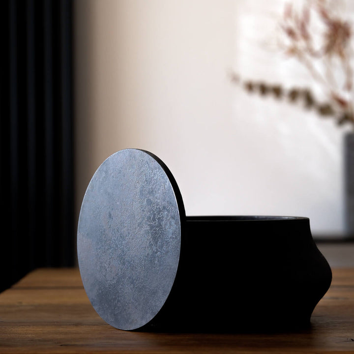 Laurenz Stockner, Dose, schwarzer Stahl, gestaucht | Ø 19 cm (LS12)