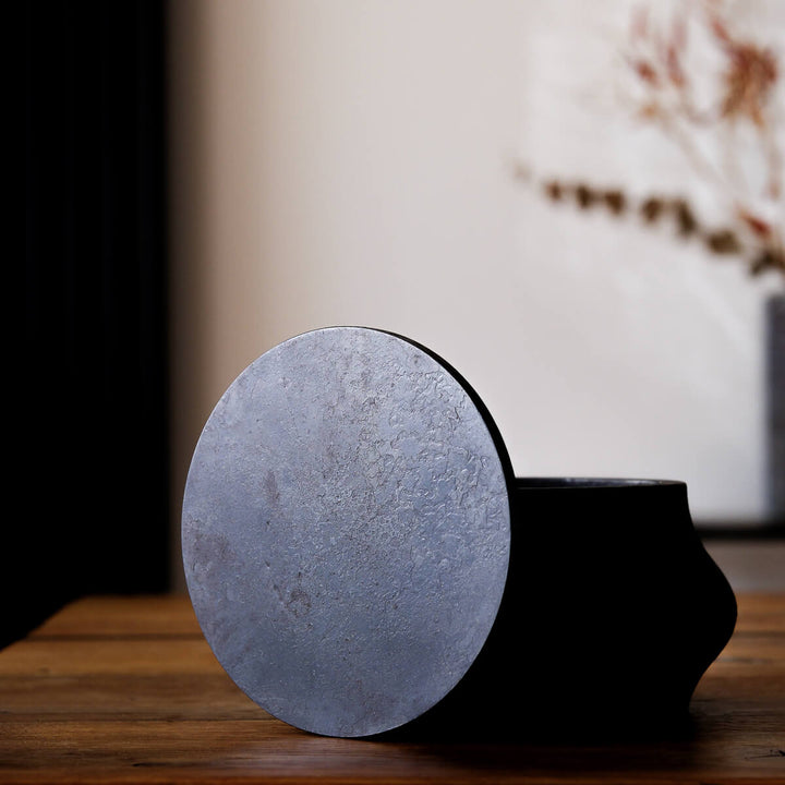 Laurenz Stockner, Dose, schwarzer Stahl, gestaucht | Ø 19 cm (LS12)