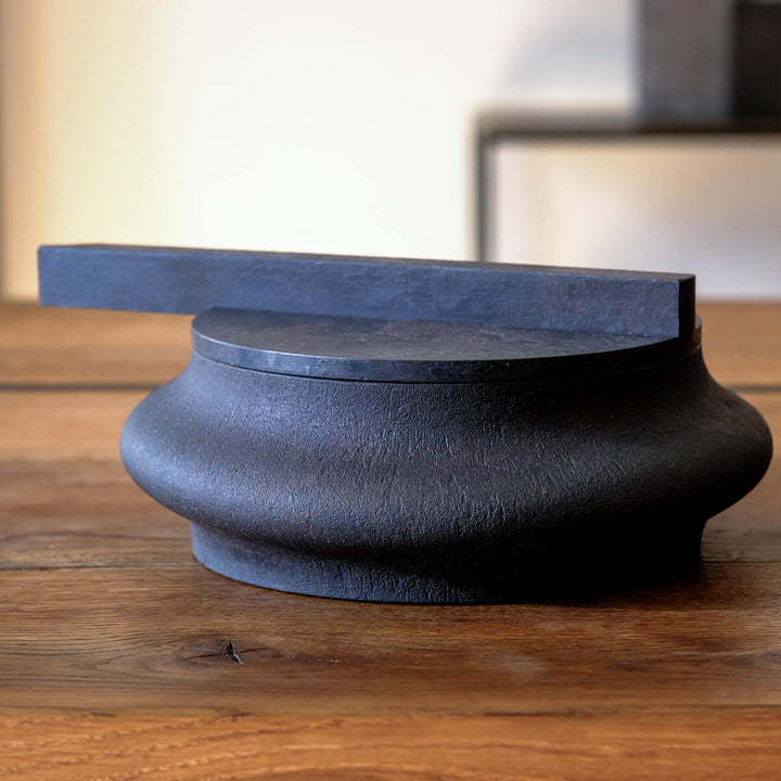 Laurenz Stockner, Dose, schwarzer Stahl, gestaucht | Ø 25 cm (LS08)