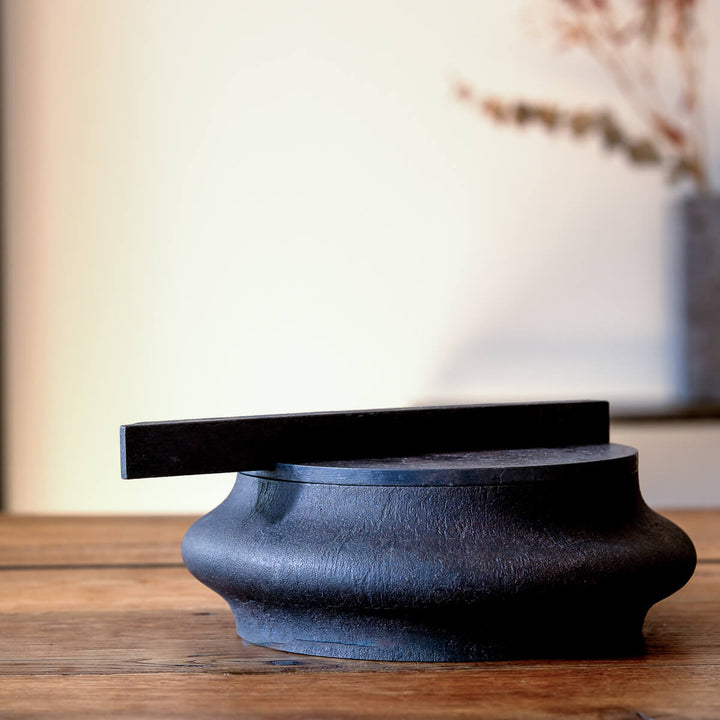 Laurenz Stockner, Dose, schwarzer Stahl, gestaucht | Ø 25 cm (LS08)