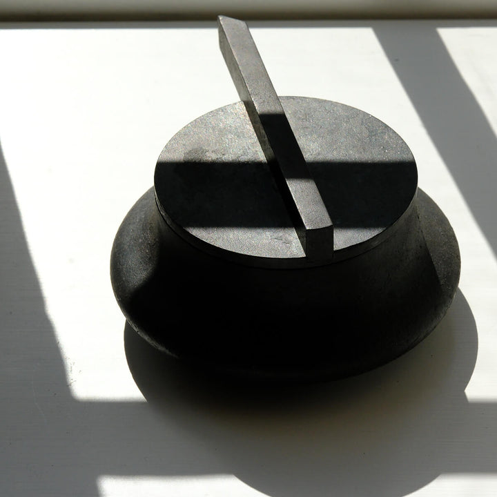 Laurenz Stockner, Dose, schwarzer Stahl, gestaucht | Ø 16 cm (LS09)