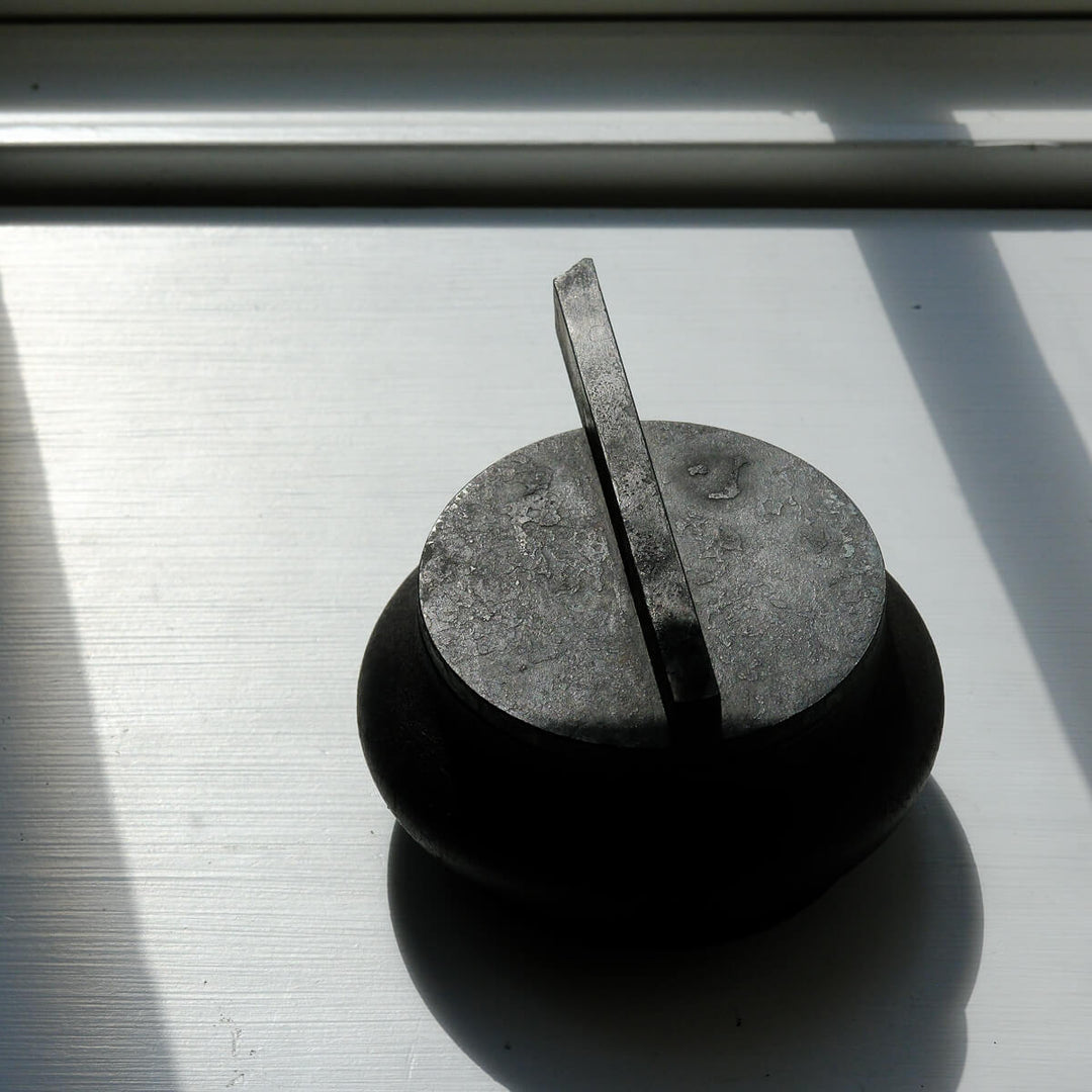 Laurenz Stockner, Dose, schwarzer Stahl, gestaucht | Ø 13 cm (LS10)