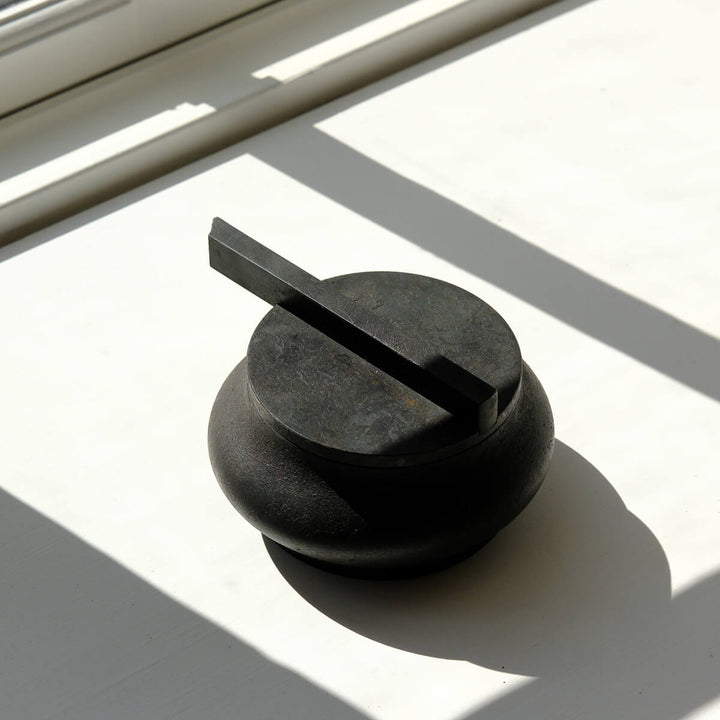 Laurenz Stockner, Dose, schwarzer Stahl, gestaucht | Ø 13 cm (LS10)