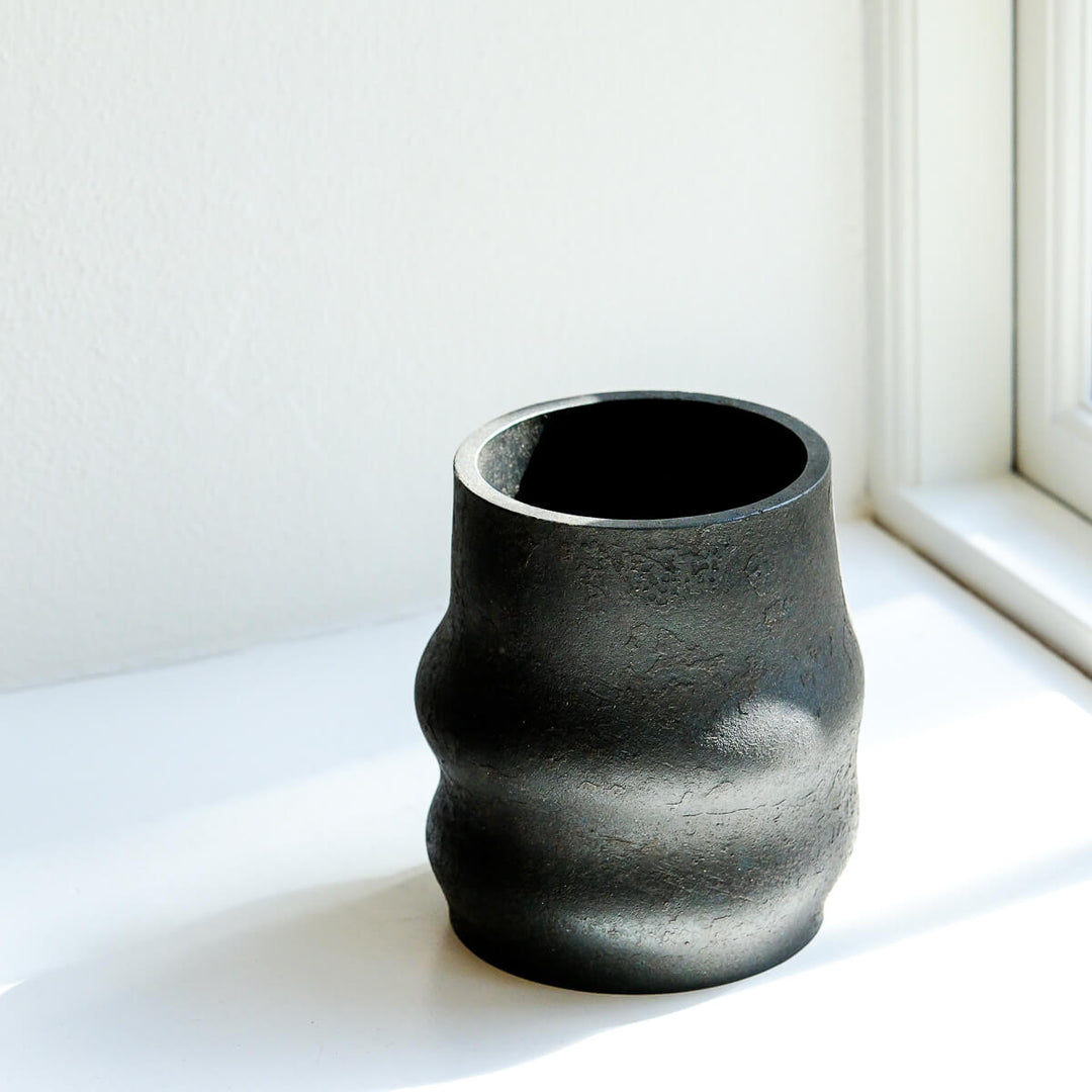 Laurenz Stockner, Schale, schwarzer Stahl, gestaucht | Ø 15 cm (LS16)