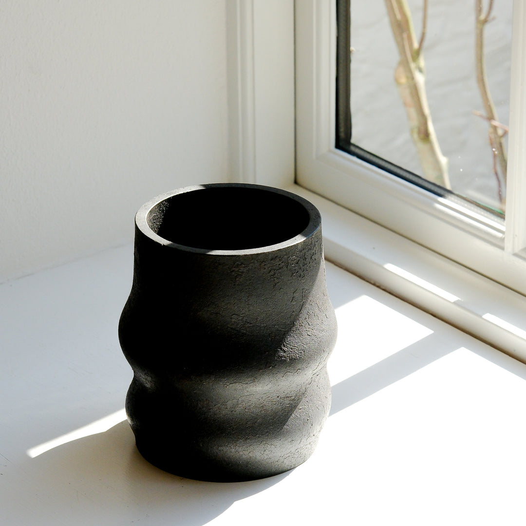 Laurenz Stockner, Schale, schwarzer Stahl, gestaucht | Ø 15 cm (LS16)