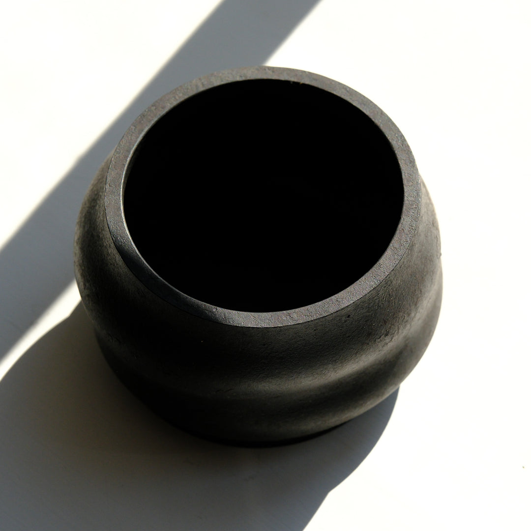 Laurenz Stockner, Schale, schwarzer Stahl, gestaucht | Ø 12 cm (LS17)