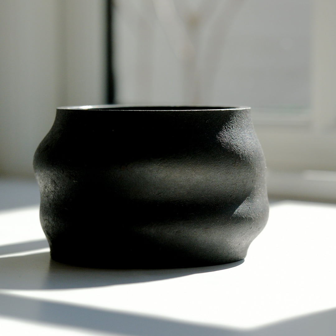 Laurenz Stockner, Schale, schwarzer Stahl, gestaucht | Ø 12 cm (LS17)
