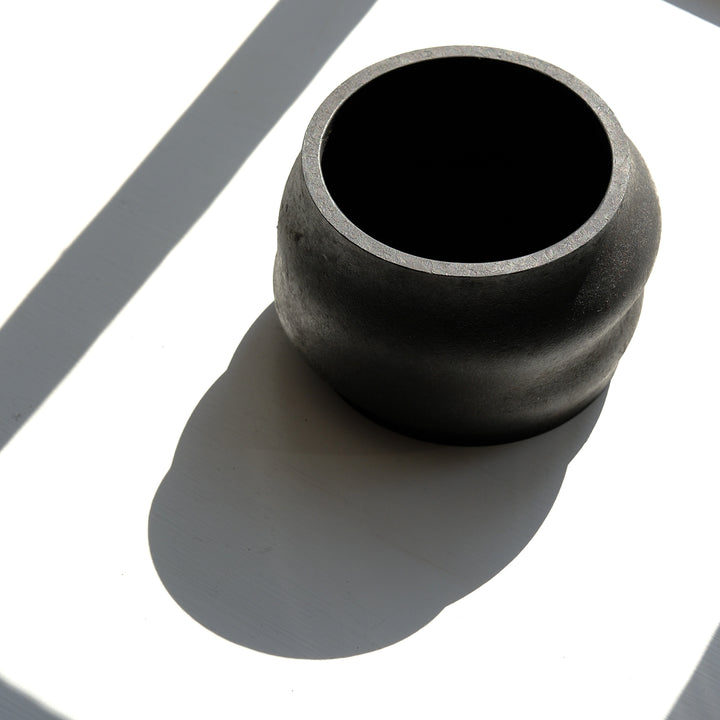 Laurenz Stockner, Schale, schwarzer Stahl, gestaucht | Ø 12 cm (LS17)