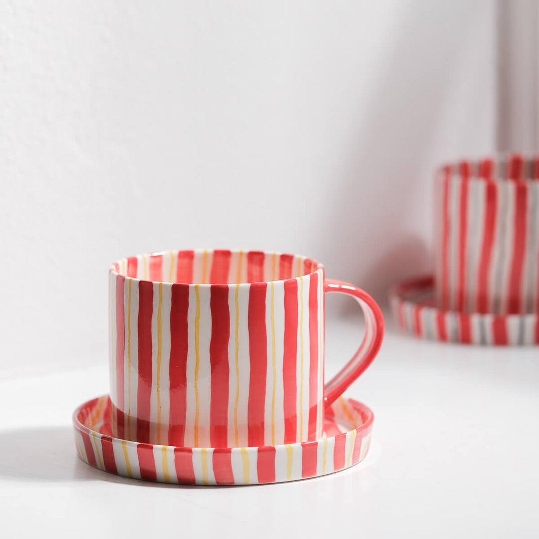 Masayoshi Oya, Tasse mit Untertasse, handgefertigt, Porzellan | rot und gelb (MO41)