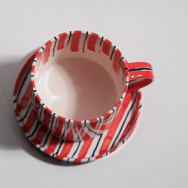 Masayoshi Oya, Tasse mit Untertasse, handgefertigt, Porzellan | rot und schwarz (MO42)