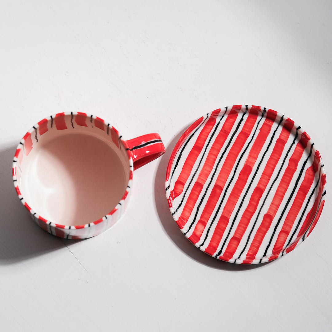 Masayoshi Oya, Tasse mit Untertasse, handgefertigt, Porzellan | rot und schwarz (MO42)