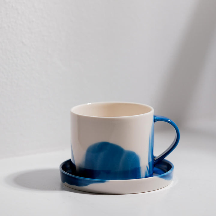 Masayoshi Oya, Tasse mit Untertasse, handgefertigt, Porzellan | blau (MO44)