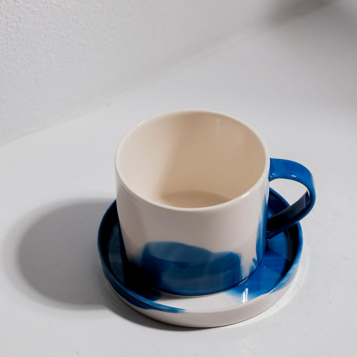 Masayoshi Oya, Tasse mit Untertasse, handgefertigt, Porzellan | blau (MO44)