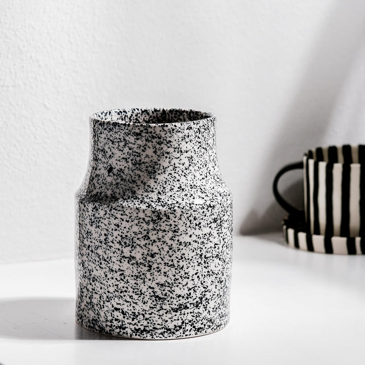 Masayoshi Oya, Vase, handgefertigt, Porzellan | schwarz weiss (MO45)