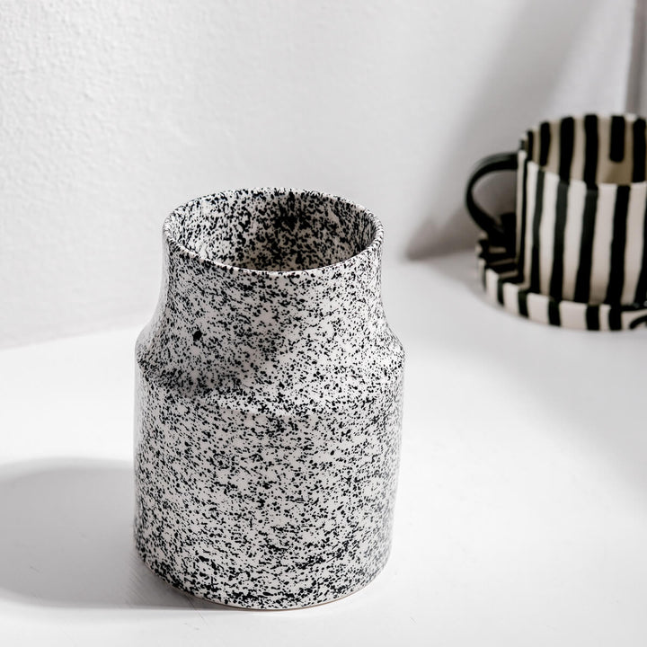 Masayoshi Oya, Vase, handgefertigt, Porzellan | schwarz weiss (MO45)