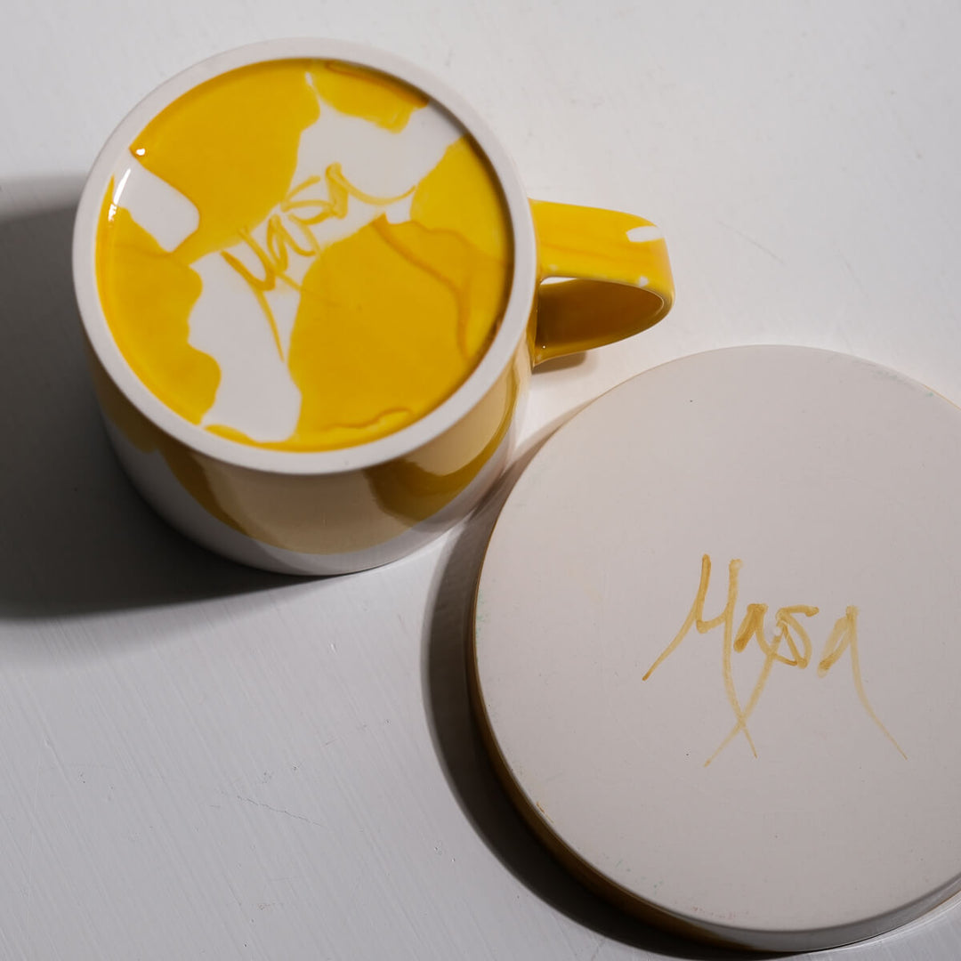 Masayoshi Oya, Tasse mit Untertasse, handgefertigt, Porzellan | gelb (MO43)