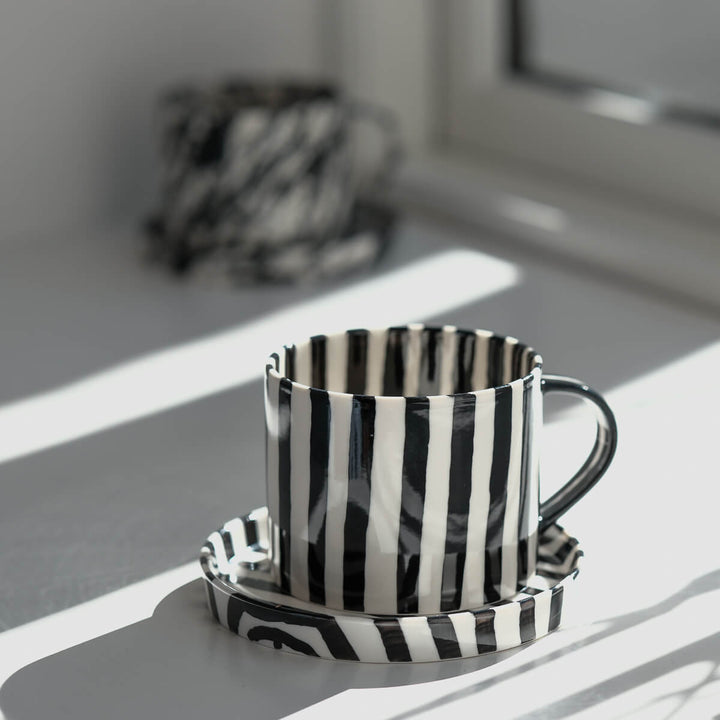 Masayoshi Oya, Tasse mit Untertasse, handgefertigt, Porzellan | schwarz weiss (MO27)