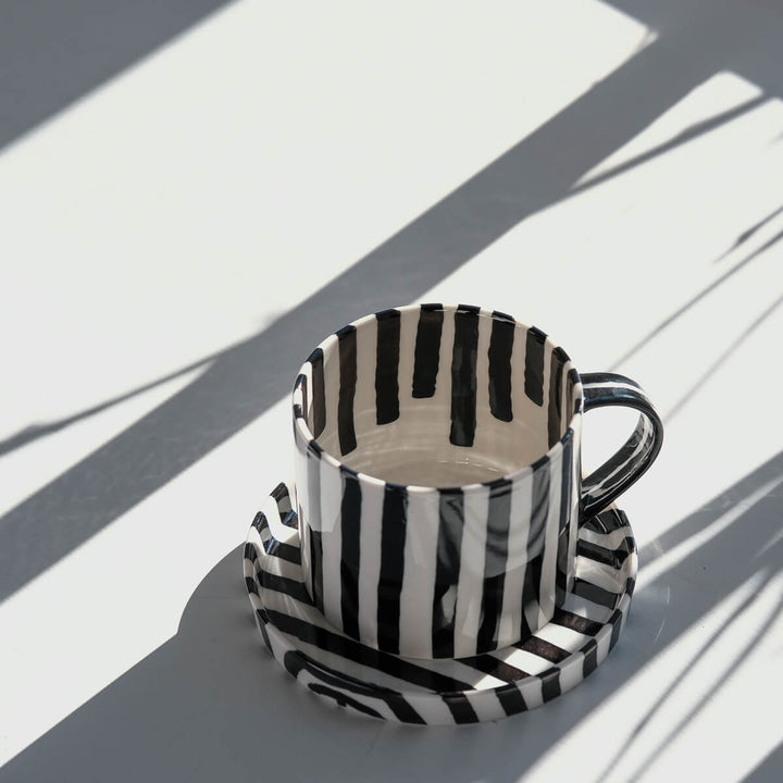 Masayoshi Oya, Tasse mit Untertasse, handgefertigt, Porzellan | schwarz weiss (MO27)