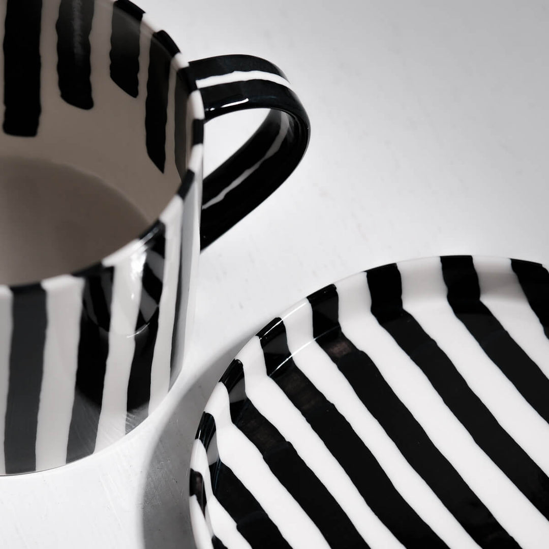Masayoshi Oya, Tasse mit Untertasse, handgefertigt, Porzellan | schwarz weiss (MO27)