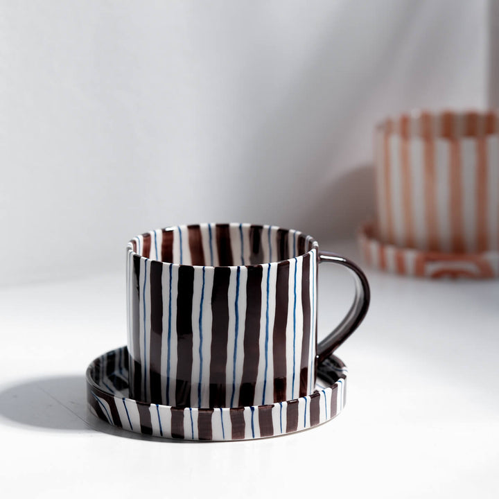 Masayoshi Oya, Tasse mit Untertasse, handgefertigt, Porzellan | braun und blau (MO33)